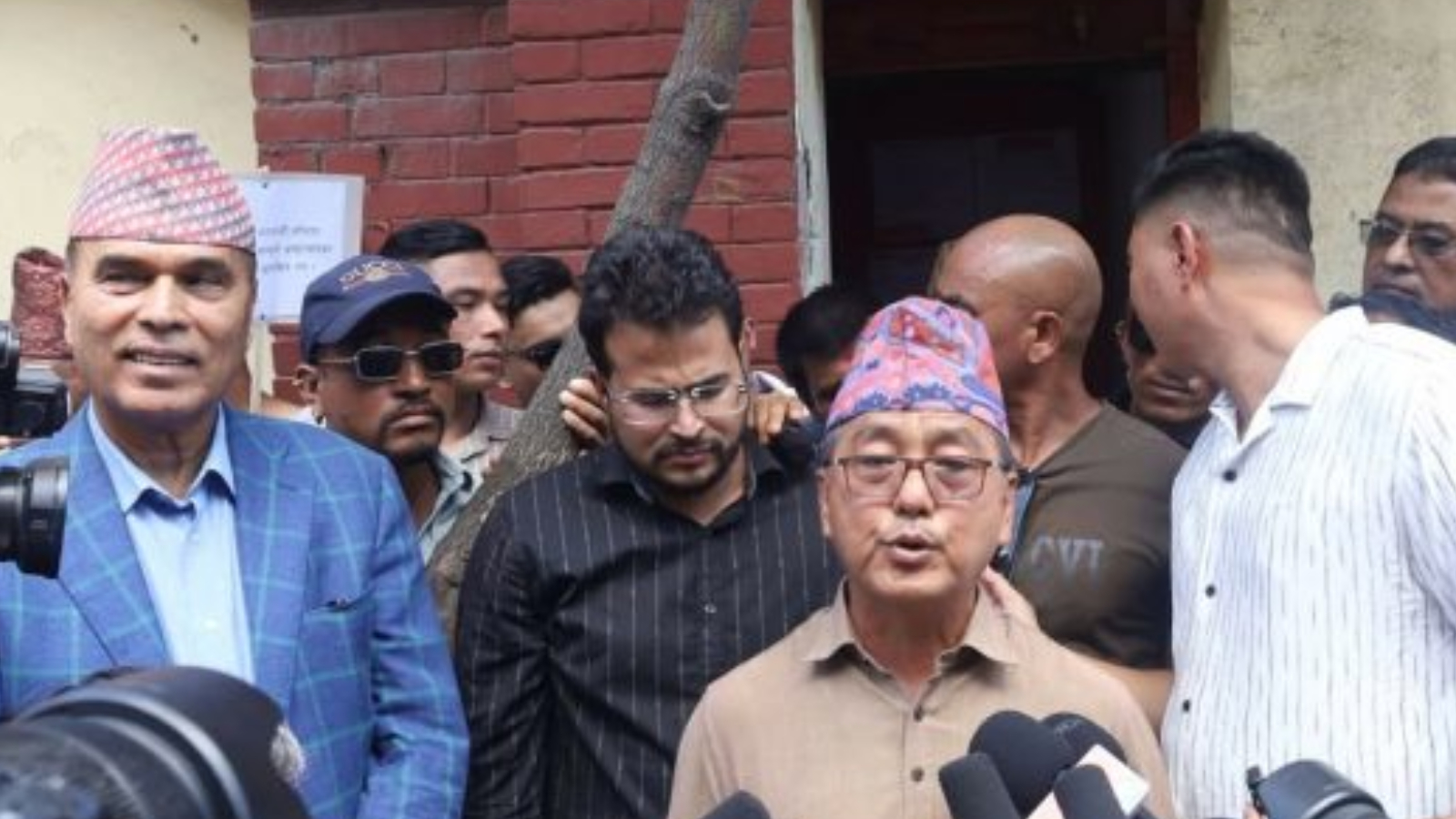 अख्तियारलाई ज्ञापनपत्र बुझाउँदै राप्रपाले भन्यो– ‘भ्रष्टाचार महामारी बन्यो, छानबिन गर’